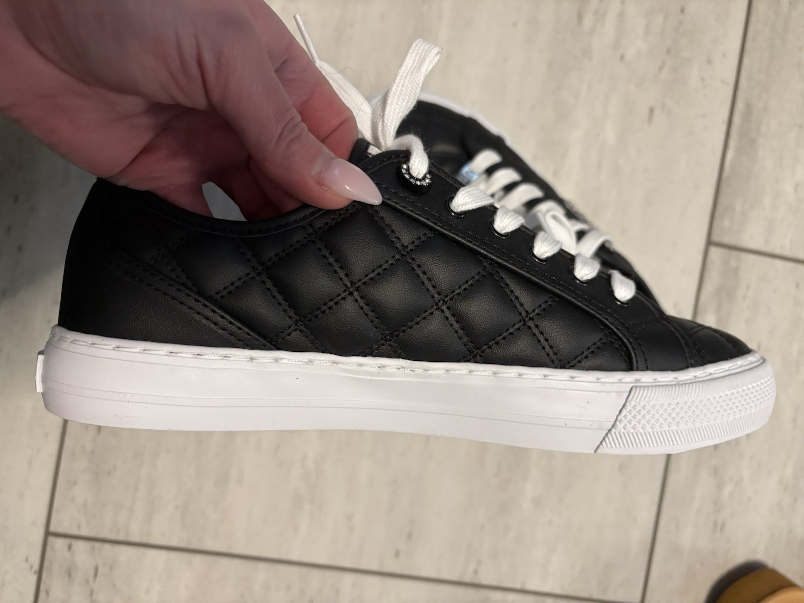 GUESS Quilted Logo Lace Up Black White Low Top Sneakers Textile Upper