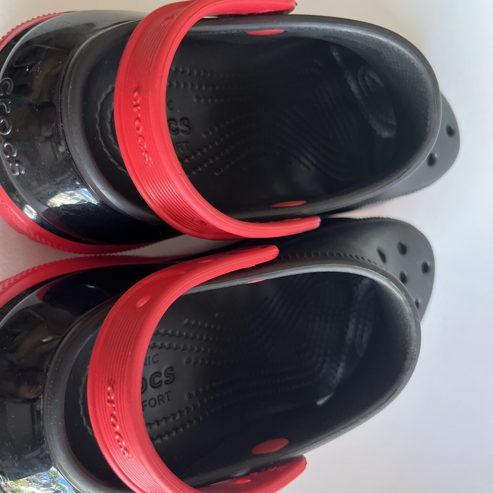 Crocs Mega Crush Clog black red womens Right W7 Left W8 mismatched pair adaptive
