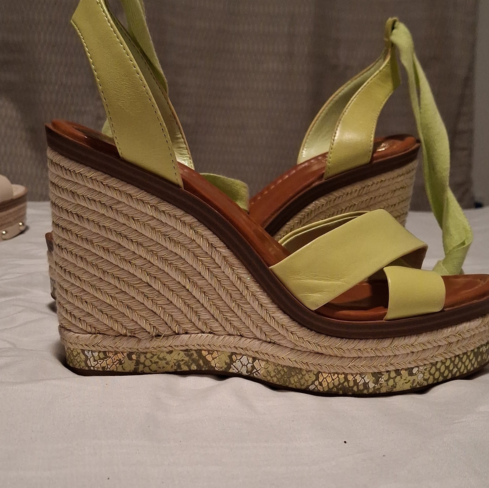 Sexy Vince Camuto Women’s Green Leather Wedge Sandals Tie Ankle Strap US 9.5