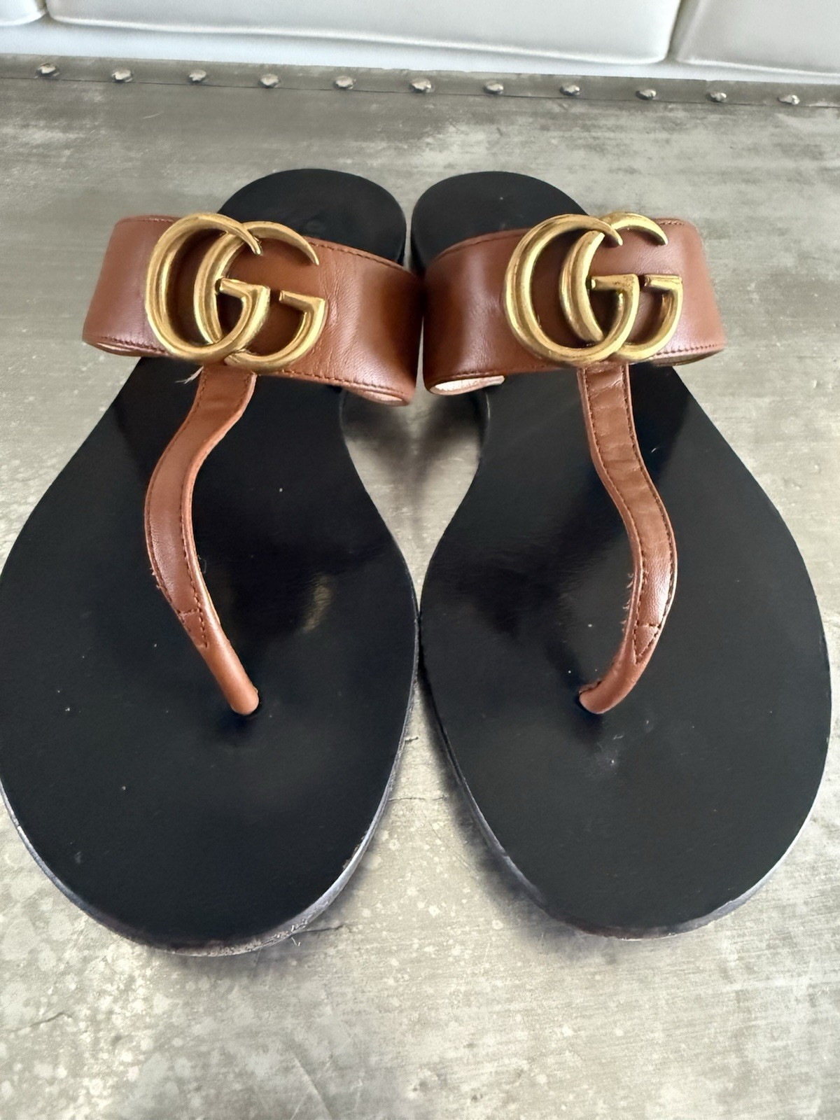 Gucci GG Marmont Leather Thong Sandals -Brown – EU 36