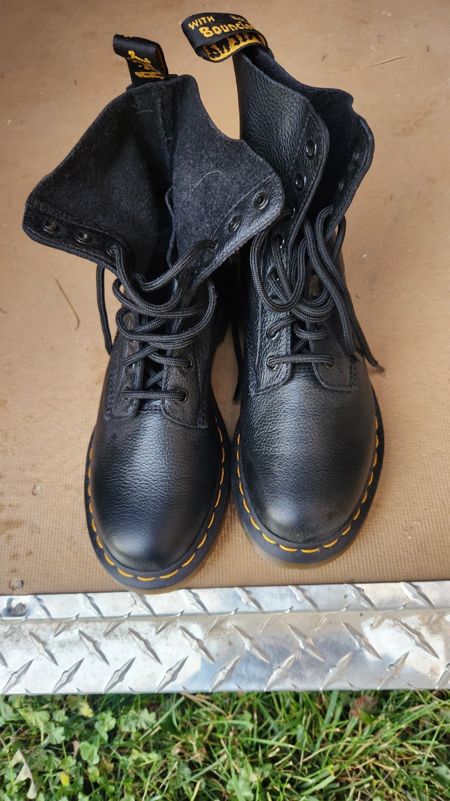 Dr. Martens Pascal 1460 Virginia Leather Boots for Women, Size US 7 – Black