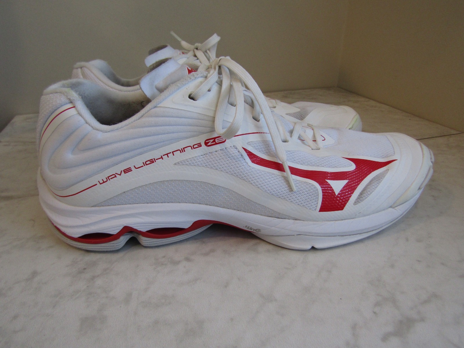 Mizuno Wave Lightning Z6 White Lace up Logo Sneakers Women’s Size 11.5 EU 42
