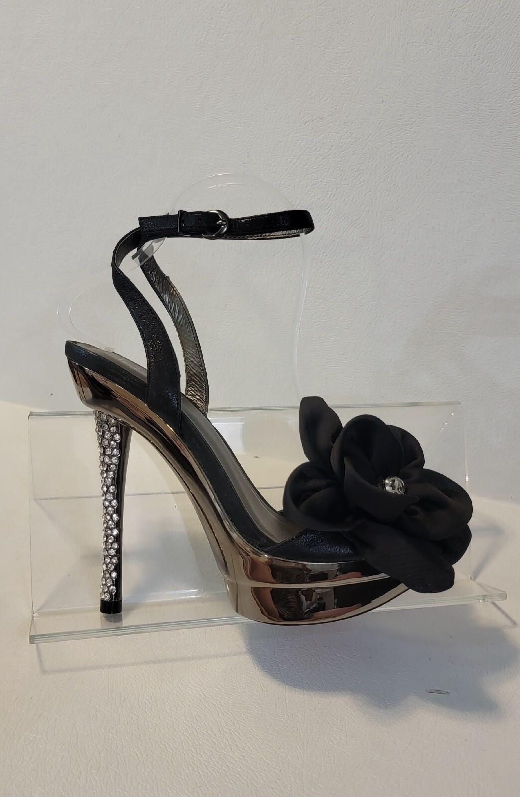 Luichiny «Lookin up» Black Floral Jeweled Covered Open Toe Heels