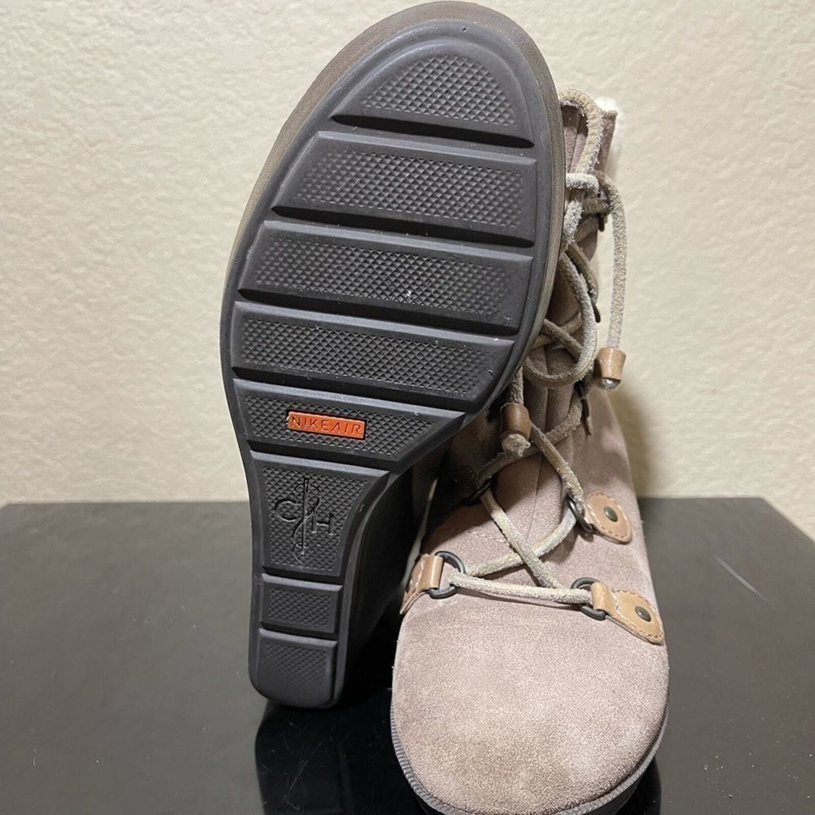 COLE Haan Waterproof Sherpa Lined Size 6.5 Booties