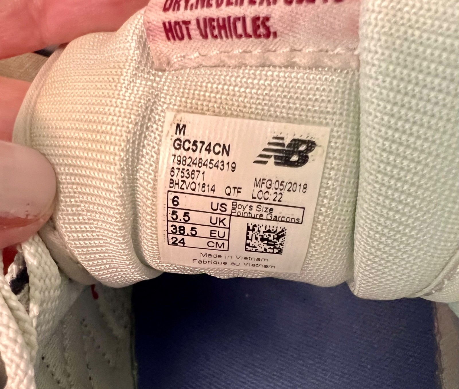 New Balance 574 Core Plus sneakers Womens 8, Boys 6. EUC Navy Red