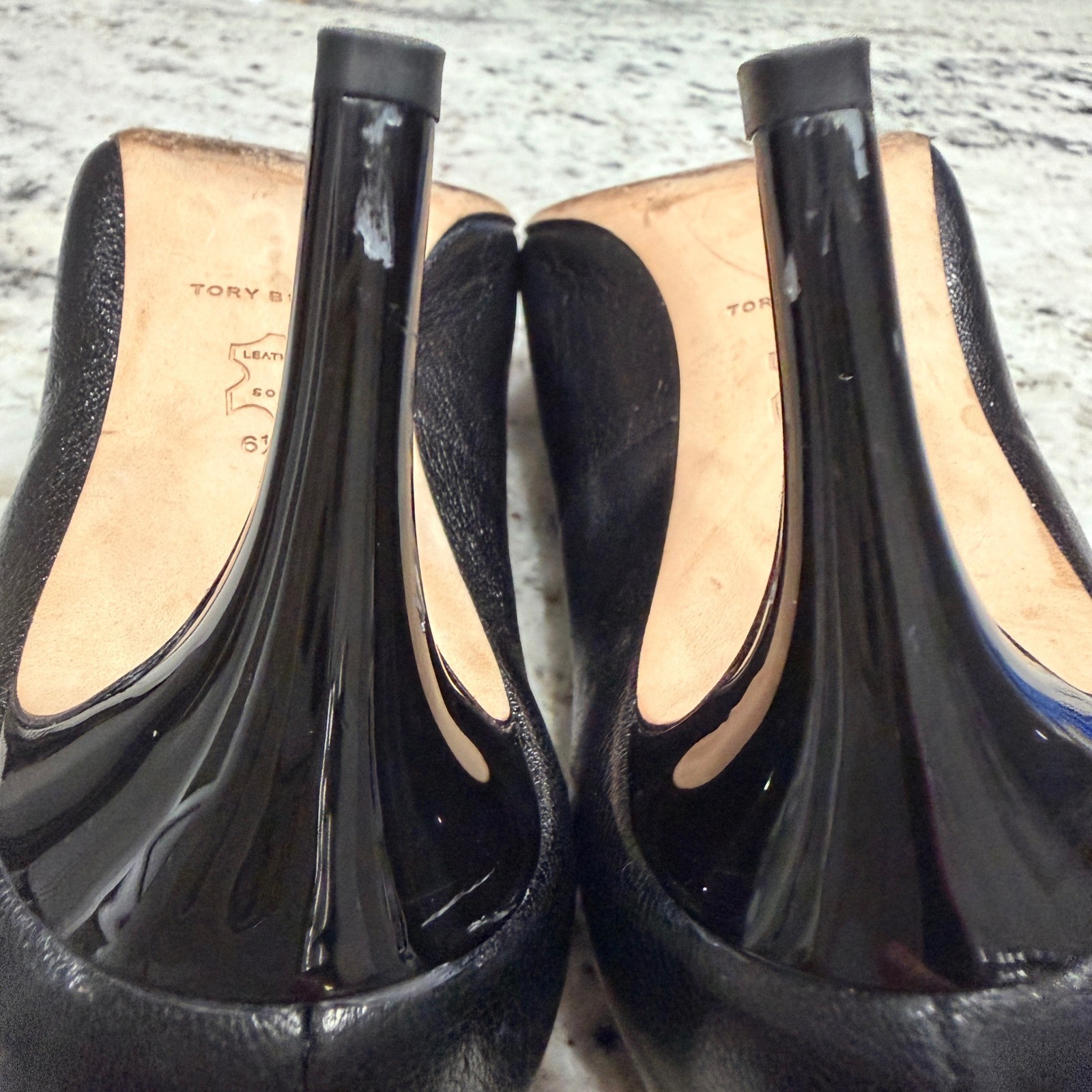 Tory Burch Eleanor 65 Pumps Black Leather Gold Logo Pointed Toe Heels Size 6.5