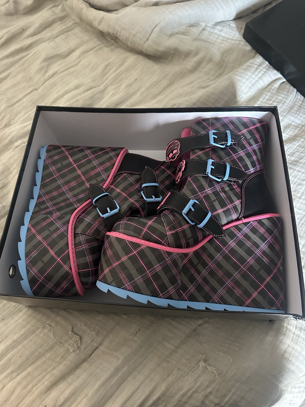 YRU x Monster High Dune Lo Platforms Size 10 – BOX NOT INCLUDED – READ DESC