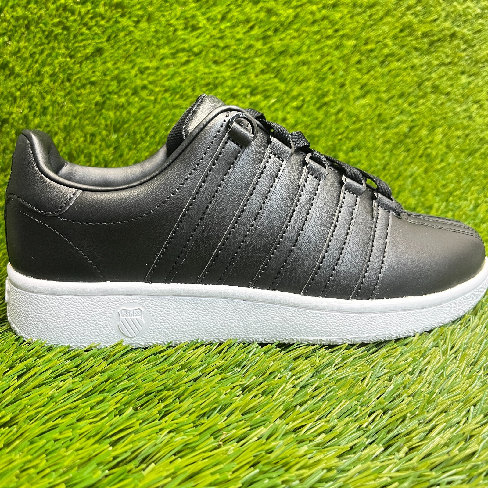 K Swiss Classic VN Low Womens Size 7 Black White Leather Tennis Shoes Sneakers