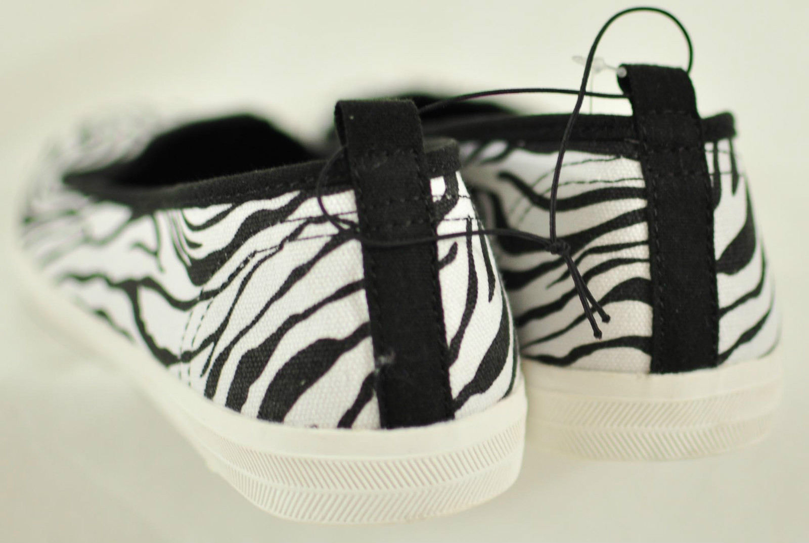 women’s fun zebra striped sneakers slip ons size 6 JR by SO brand new! MSRP $40