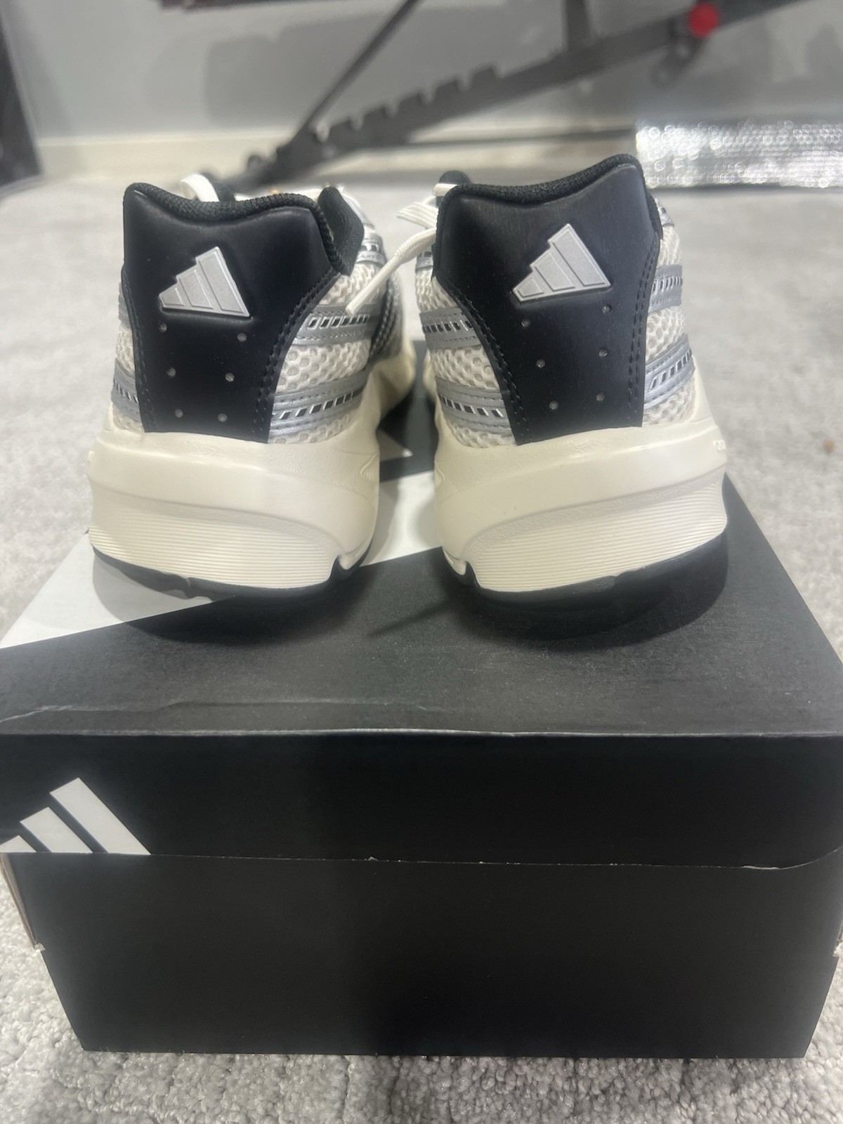 Adidas Technochaos 2000 women’s lifestyle sneakers Size 6