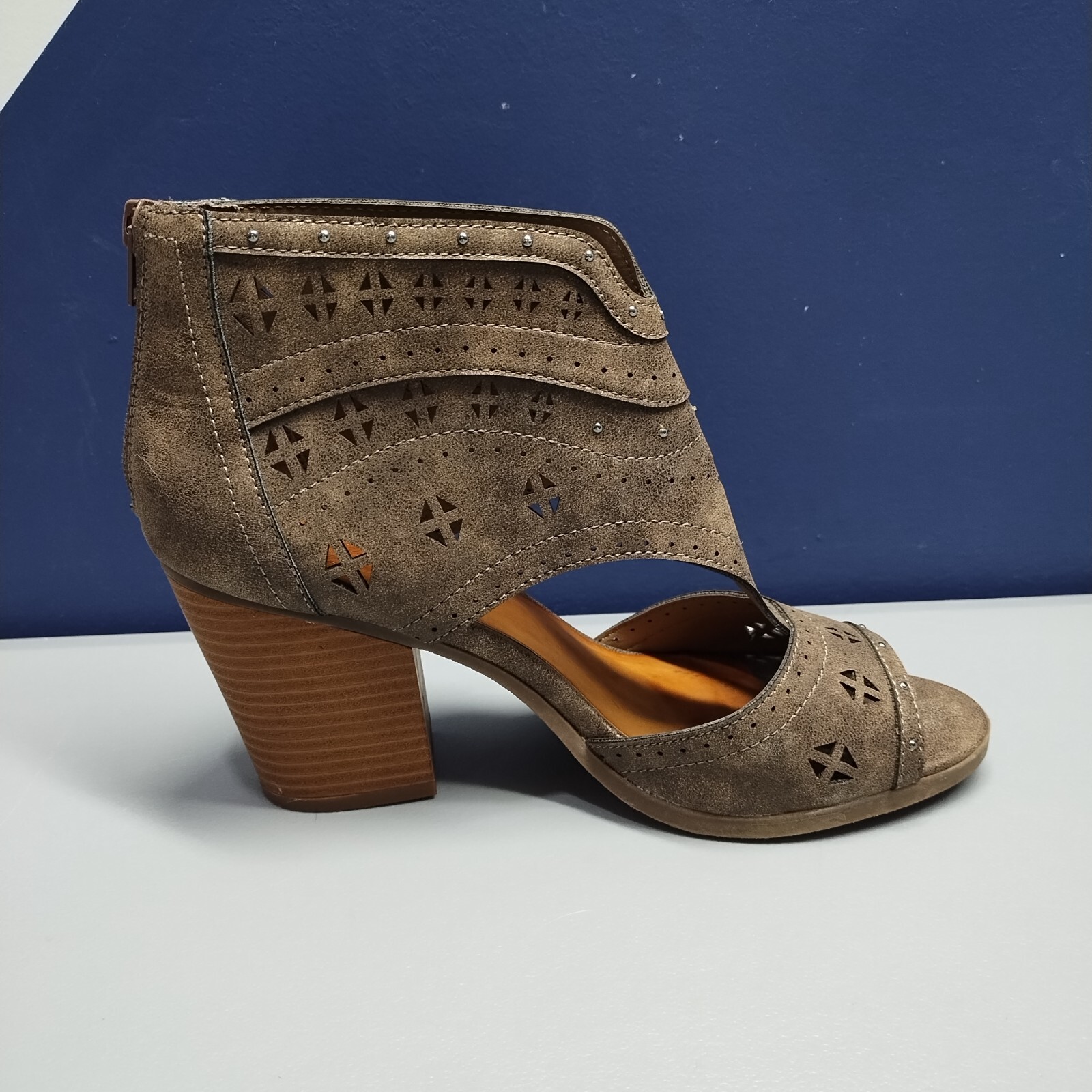 Sugar Viveca Cut Out Pump Heels Womens Size 9.5 Brown Metallic Peep Toe Back Zip