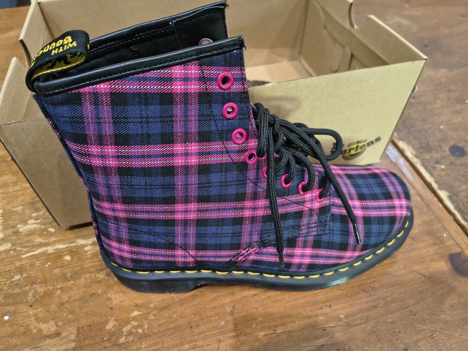 Dr. Martens 1460 Women’s Pink/Black Tartan Canvas Combat Ankle Boots US 9