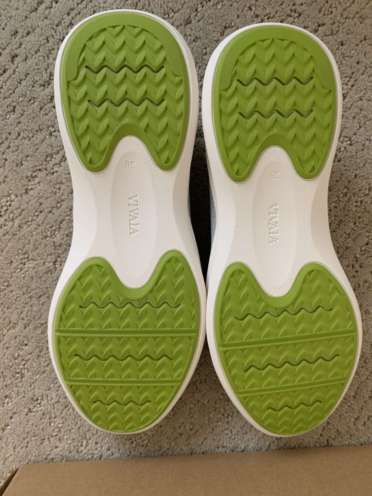 Vivaia Izabel Flat