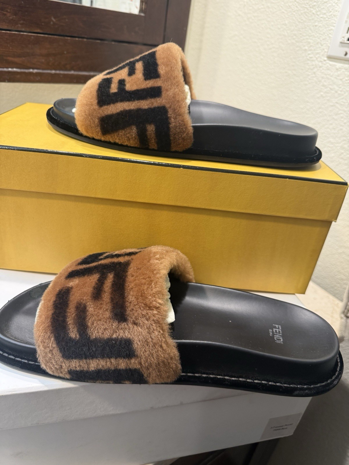 AUTHENTIC FF FENDI SLIDES 40 Women’s Shoes Leather Sandals Very Comfortable