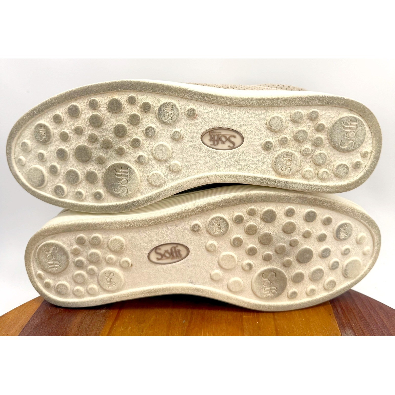 Sofft Somers Sneakers Womens 8 Perforated Suede Leather Lace Up Comfort Trending