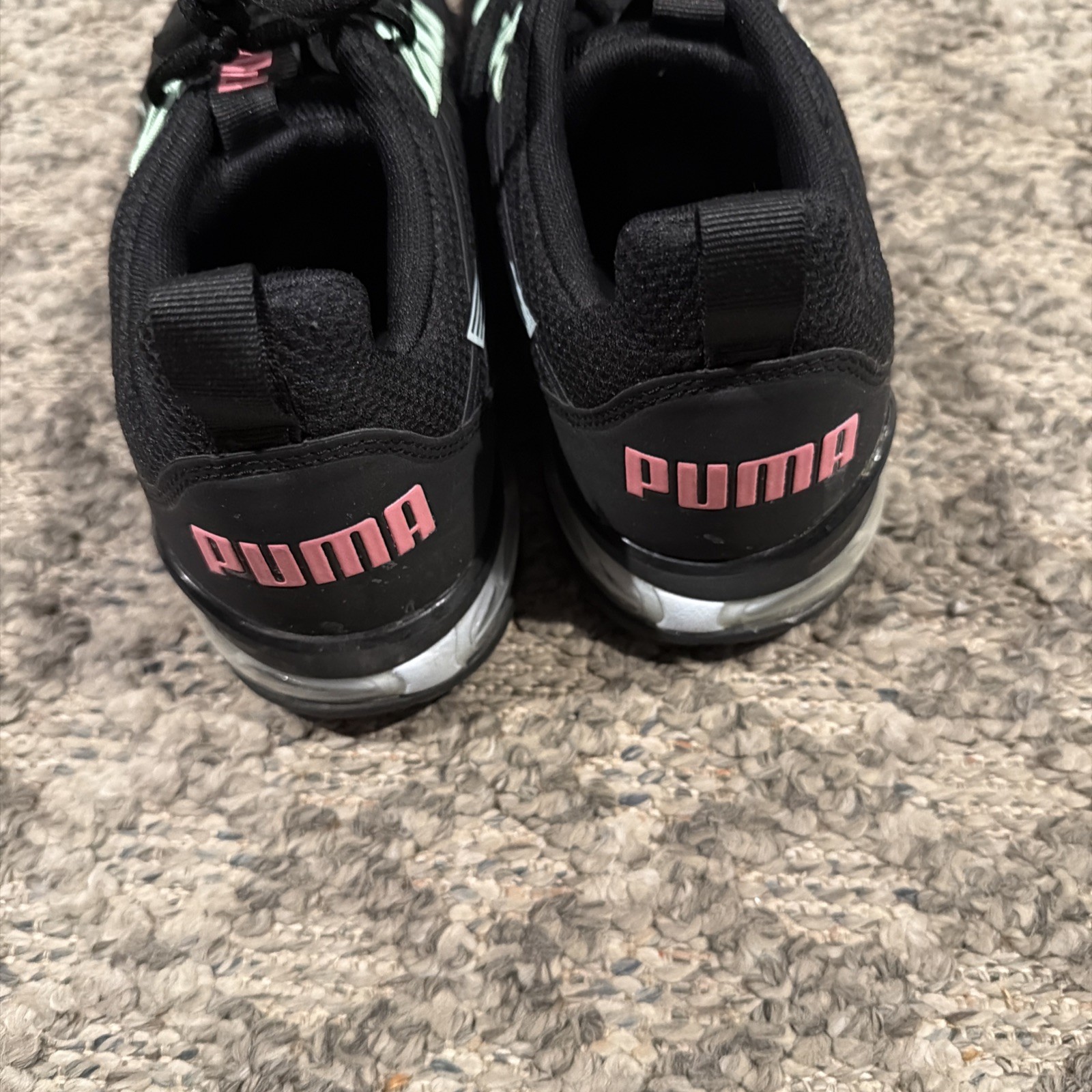 Puma Women’s Voltaic EVO Sneaker Running/Training 10 EUC Black/Green/Pink/White