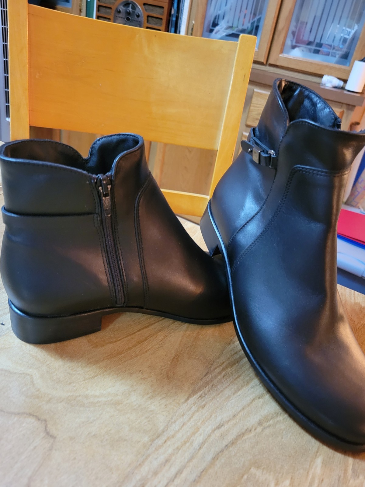 NWOB Black Waterproof Italian Leather Fashion Ankle Boot By La Canadienne sz 8