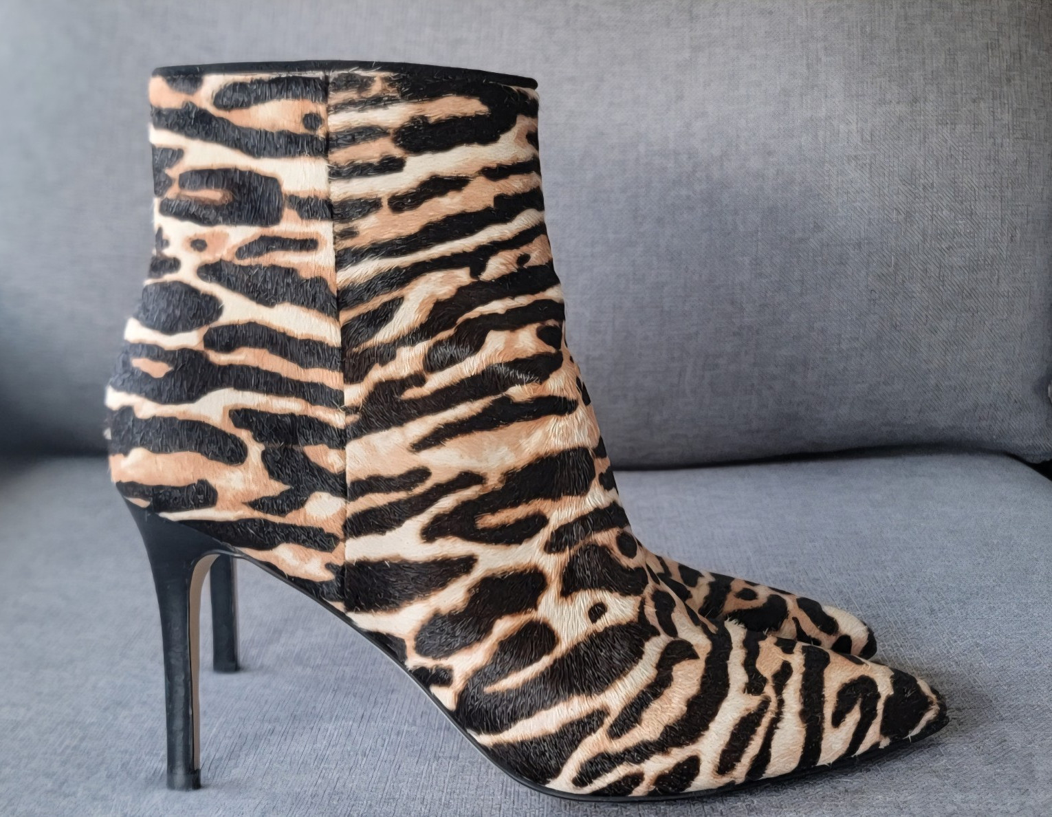 Nine West Women’s Animal Print Pointed Toe Fur Ankle Bootie Side Zip 5.5M