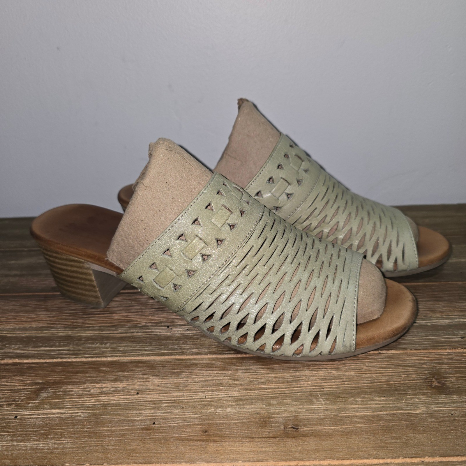 Spring Step L’Artiste Sage Green Leather Laser Cut Woven Block Heel Mules 41