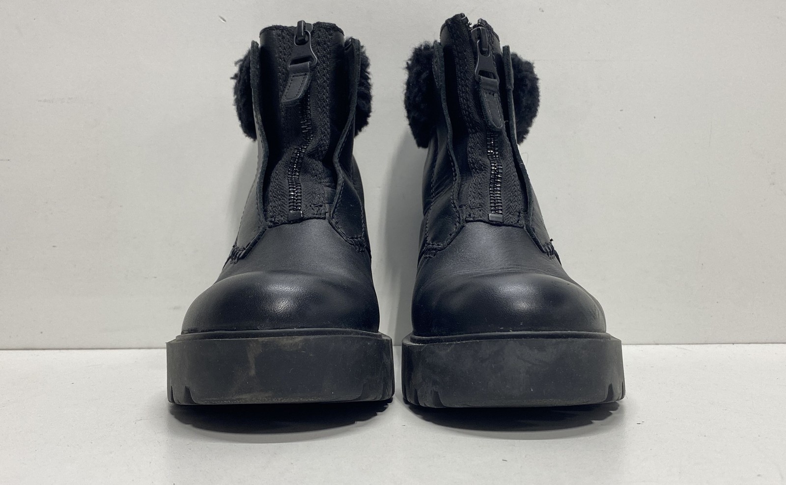 UGG Czeriesa Black Leather Front Zip Waterproof Moto Boots Women’s Size 6.5