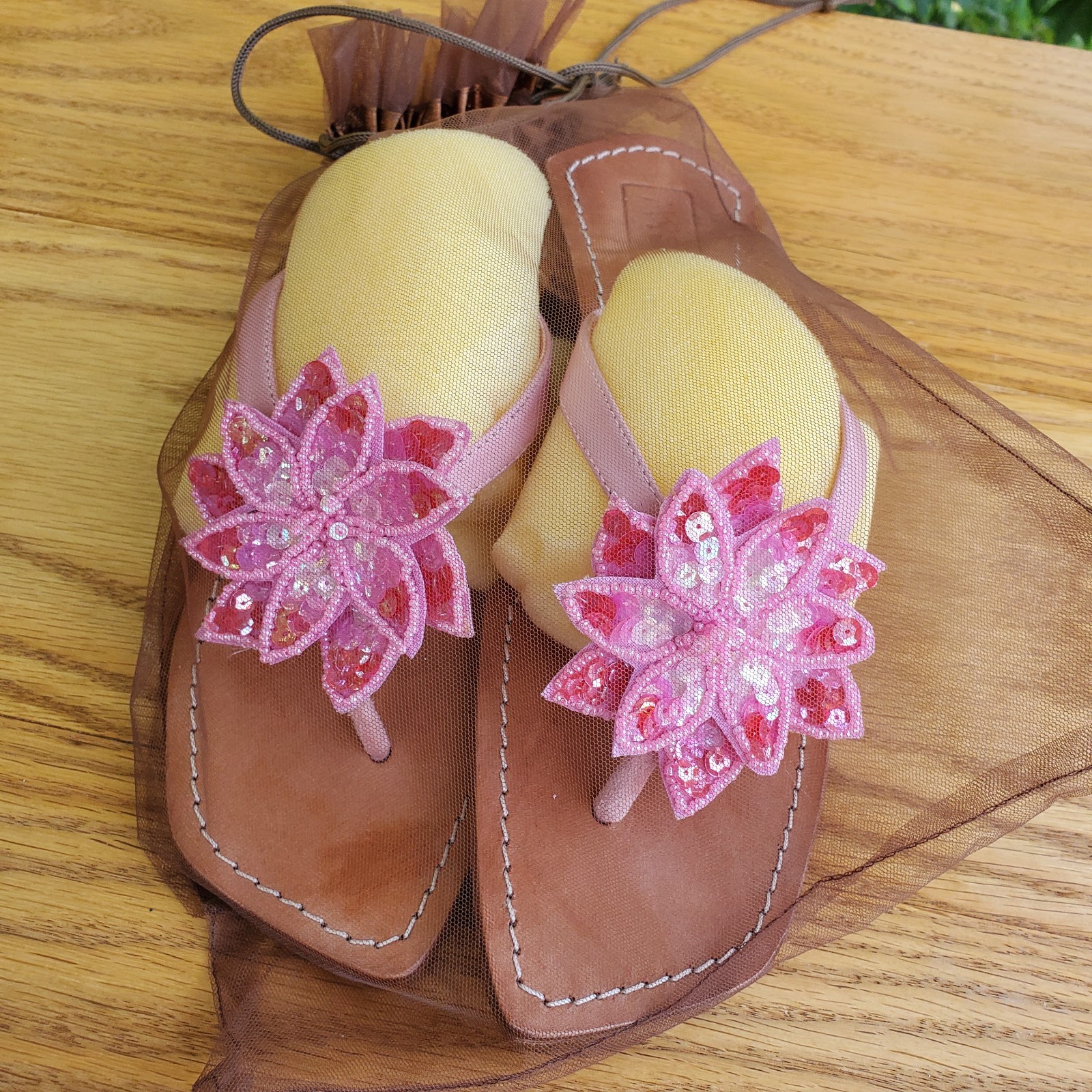 PRE-OWNED MYSTIQUE Size 11 Sandals Flats pink beaded sequins