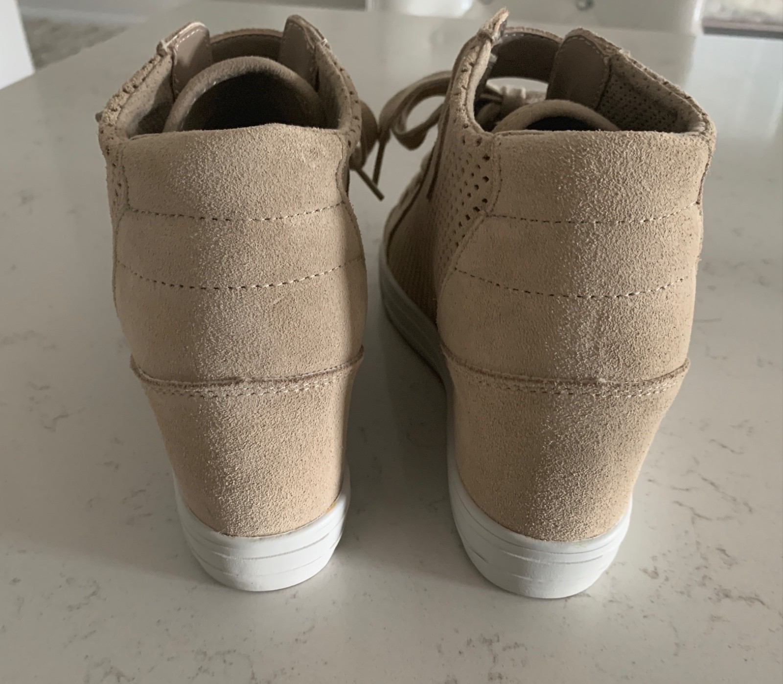 Guess Decia Wedge Sneakers Beige Suede | Super Cute Size 10M | New Without Box