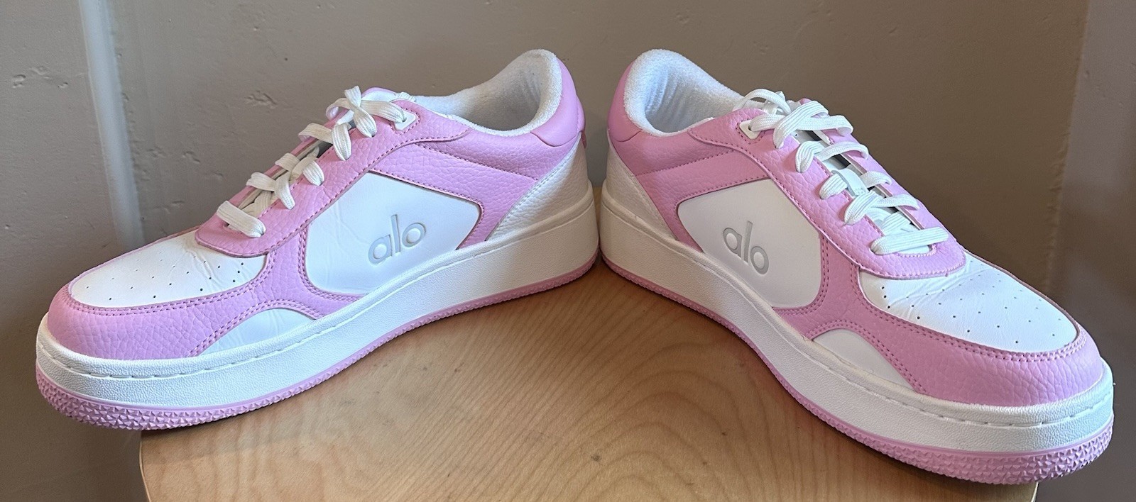 Alo Recovery Mode Leather Sneakers Pink White Women’s 10 Men’s 8.5 EU 41.5