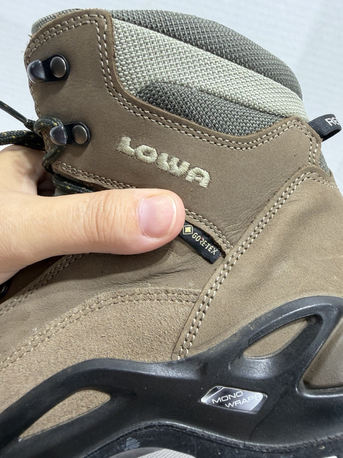 Lowa Women’s Renegade GTX Mid Gore-Tex Hiking Boot shoes, Size 8.5 W (Wide) US