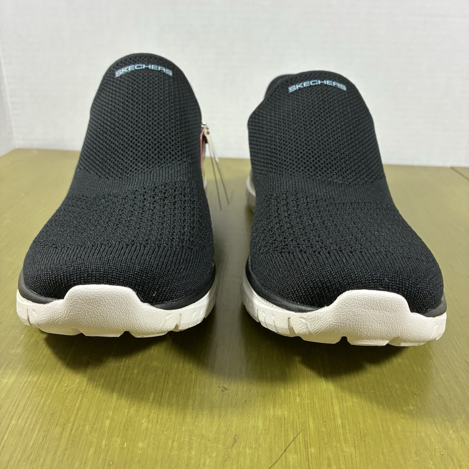 Skechers Hands Free Slip Ins Virtue Sleek Womens 8 Wide Black Fits Like 8.5W NWT