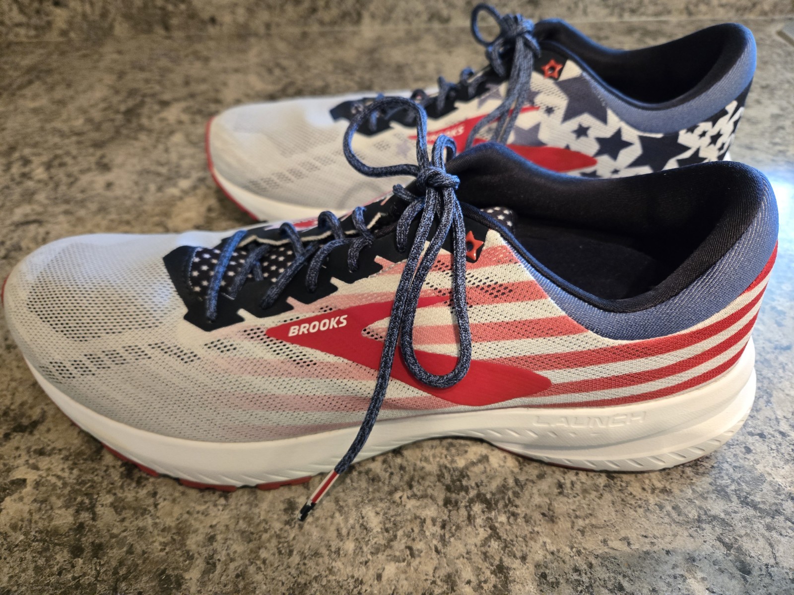 Brooks RED WHITE & BLUE Stars/Stripes Launch 6 Mens US sz 13. NEAR MINT!!!!