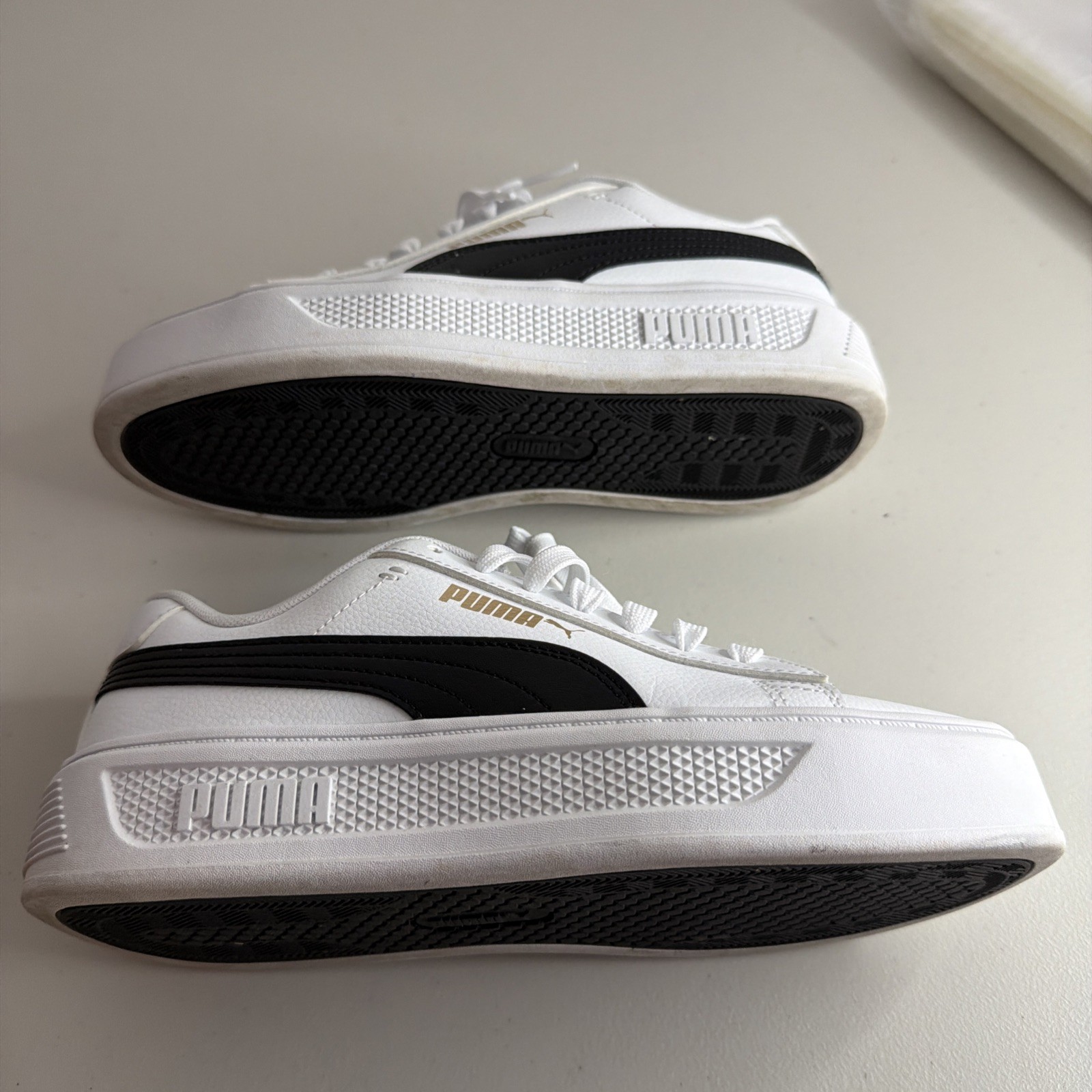 PUMA Smash Platform v3 Women’s Sneakers White/Black/Gold Size 8 Used