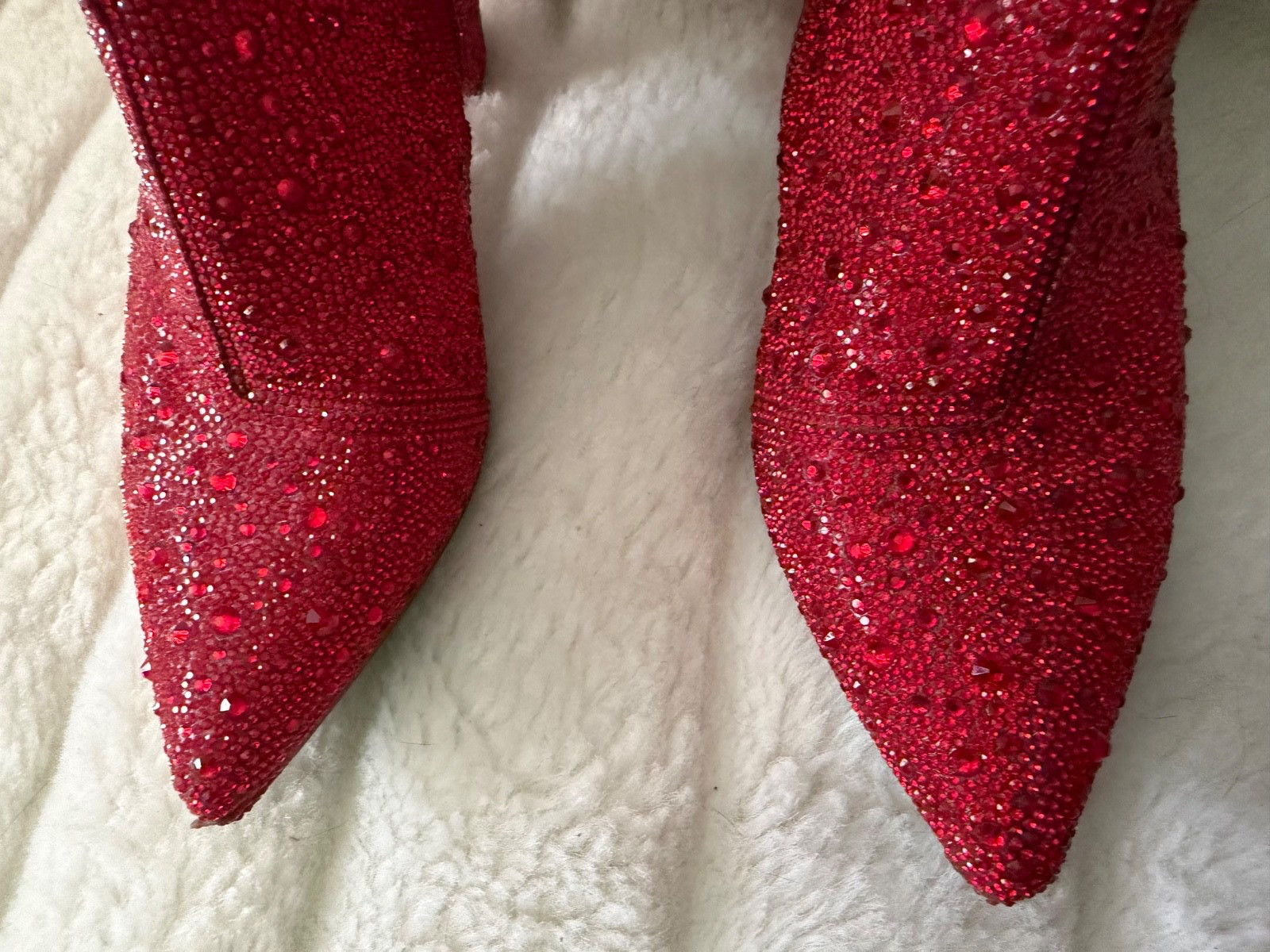 BETSEY JOHNSON SIZE 8 Red Beaded Sparkle Pointed Covered Block Heel Side Zip