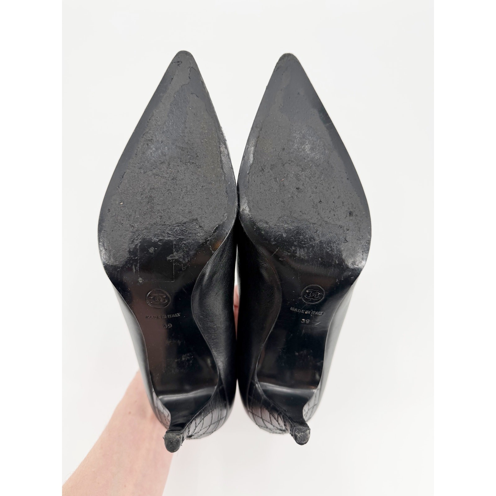 Chanel Quilted Cap Toe Pointed Pumps Black Leather CC Logo Back Heel Shoes 39