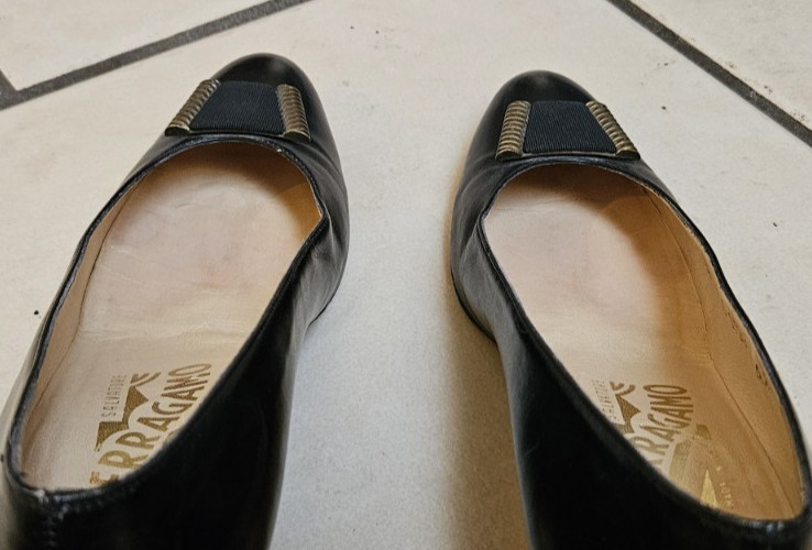 Vintage Ferragamo 6 1/2 6.5 AAA Narrow Black Pumps Ribbon w/ Gold Accent Toe