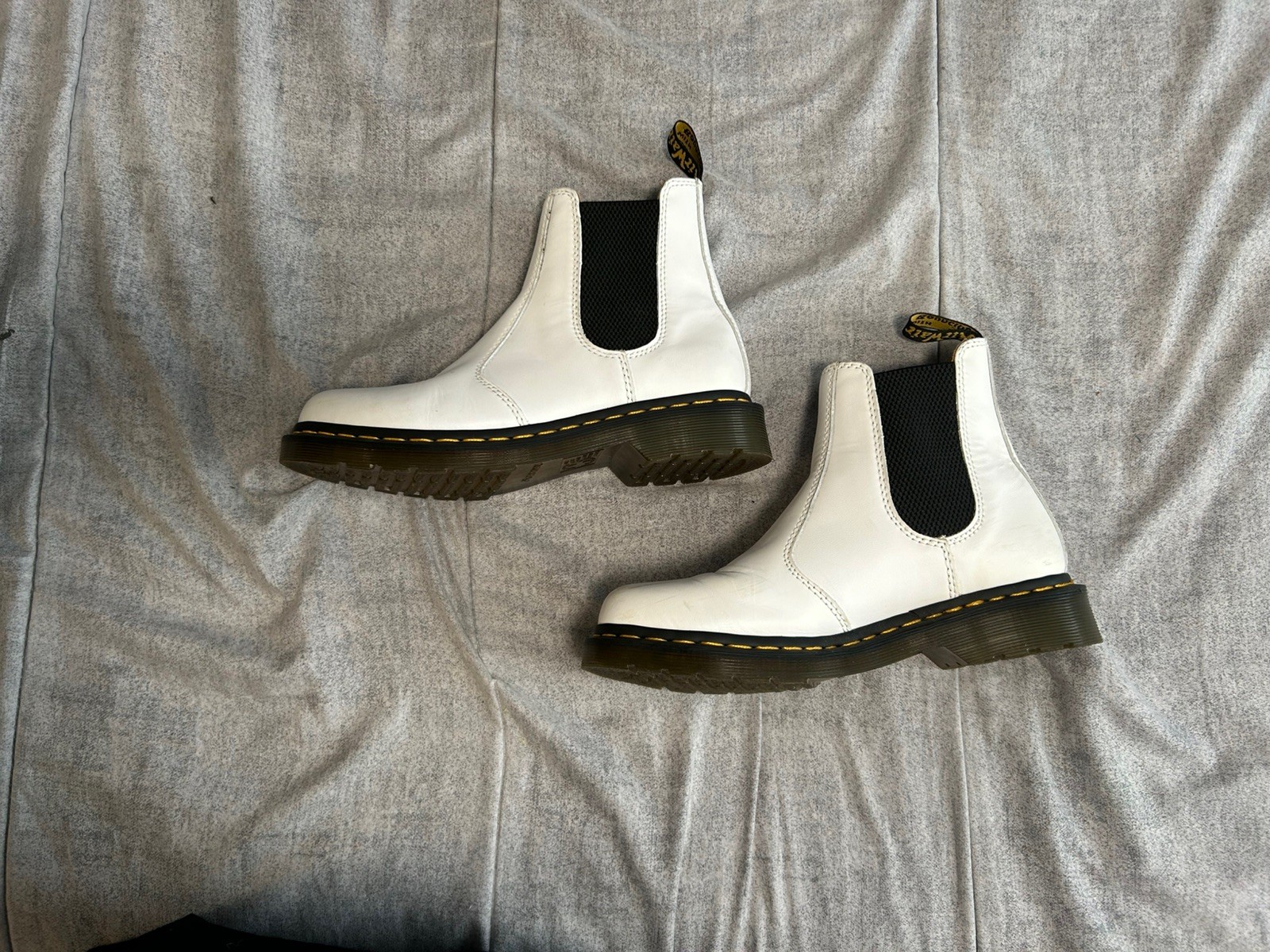 Doc Martens 2976 Smooth Leather White Chelsea Boots Women’s Size 8/EU 39