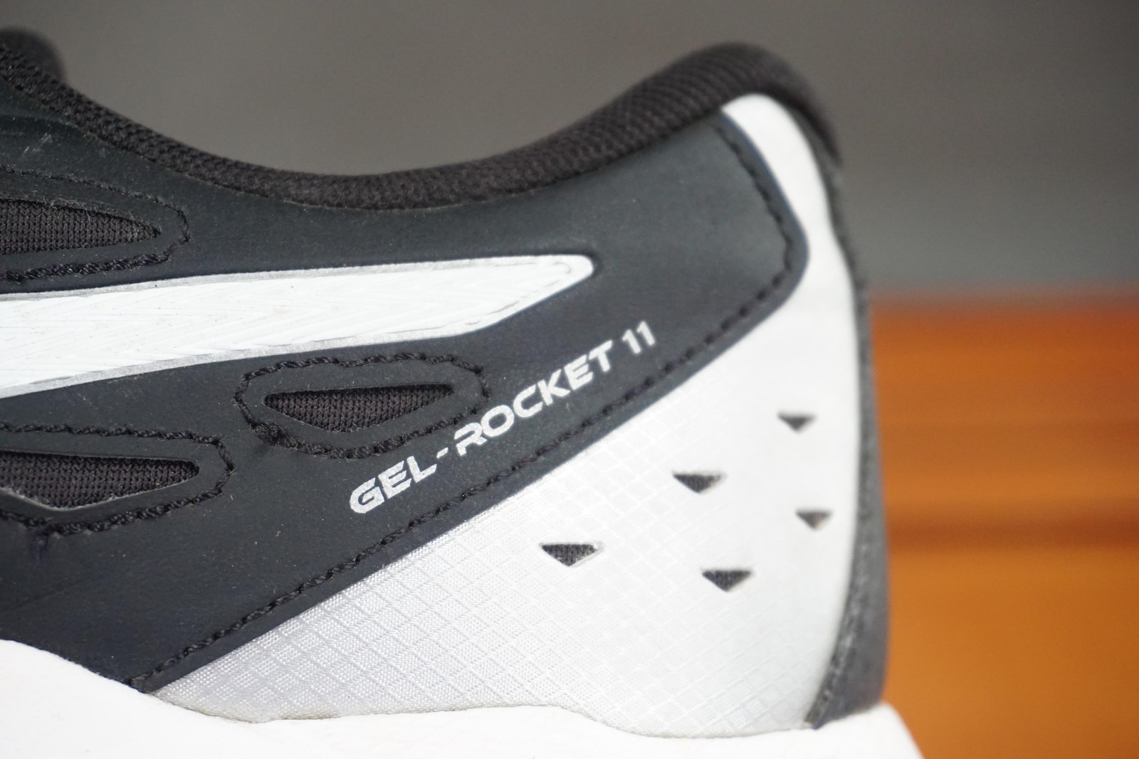 ASICS Gel Rocket 11 Shoes Womens Size 8 Black White Gum Athletic Court Sneaker