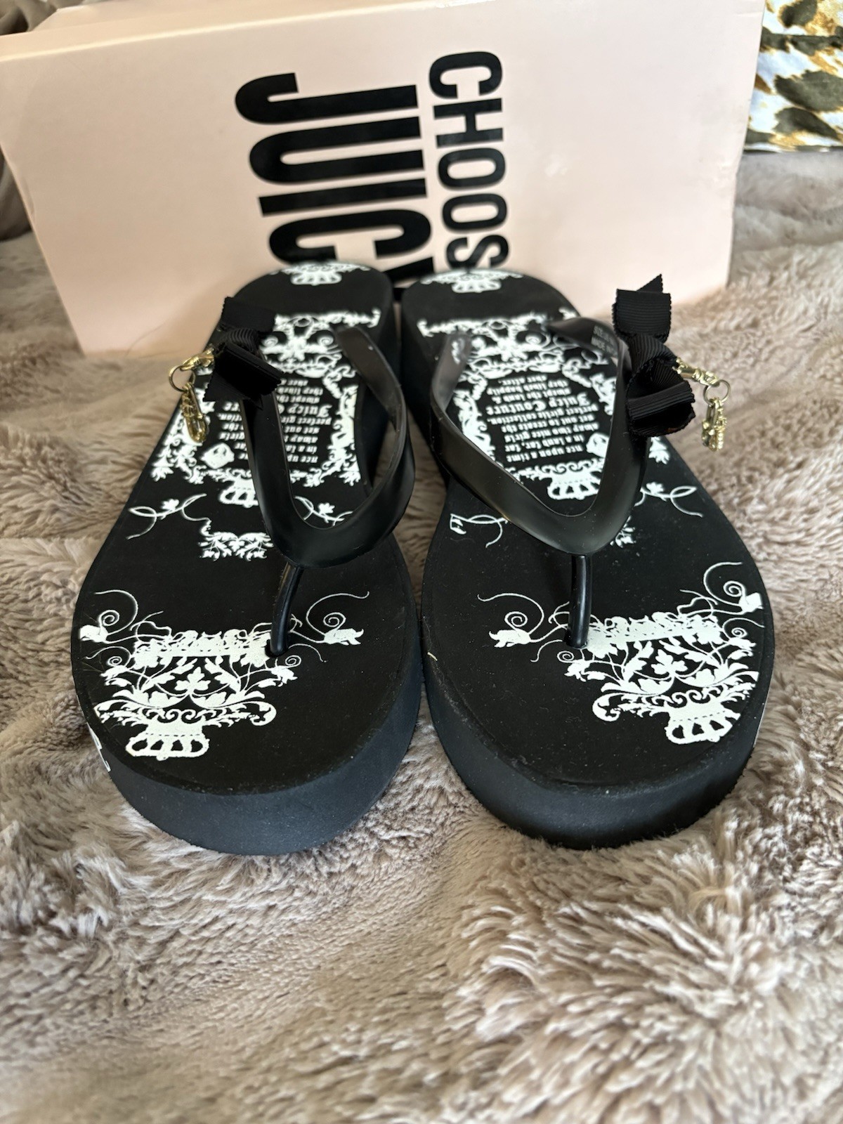 Vintage NEW Juicy Couture Carmen Flip Flop Sandals Black White Fairytale Story 9