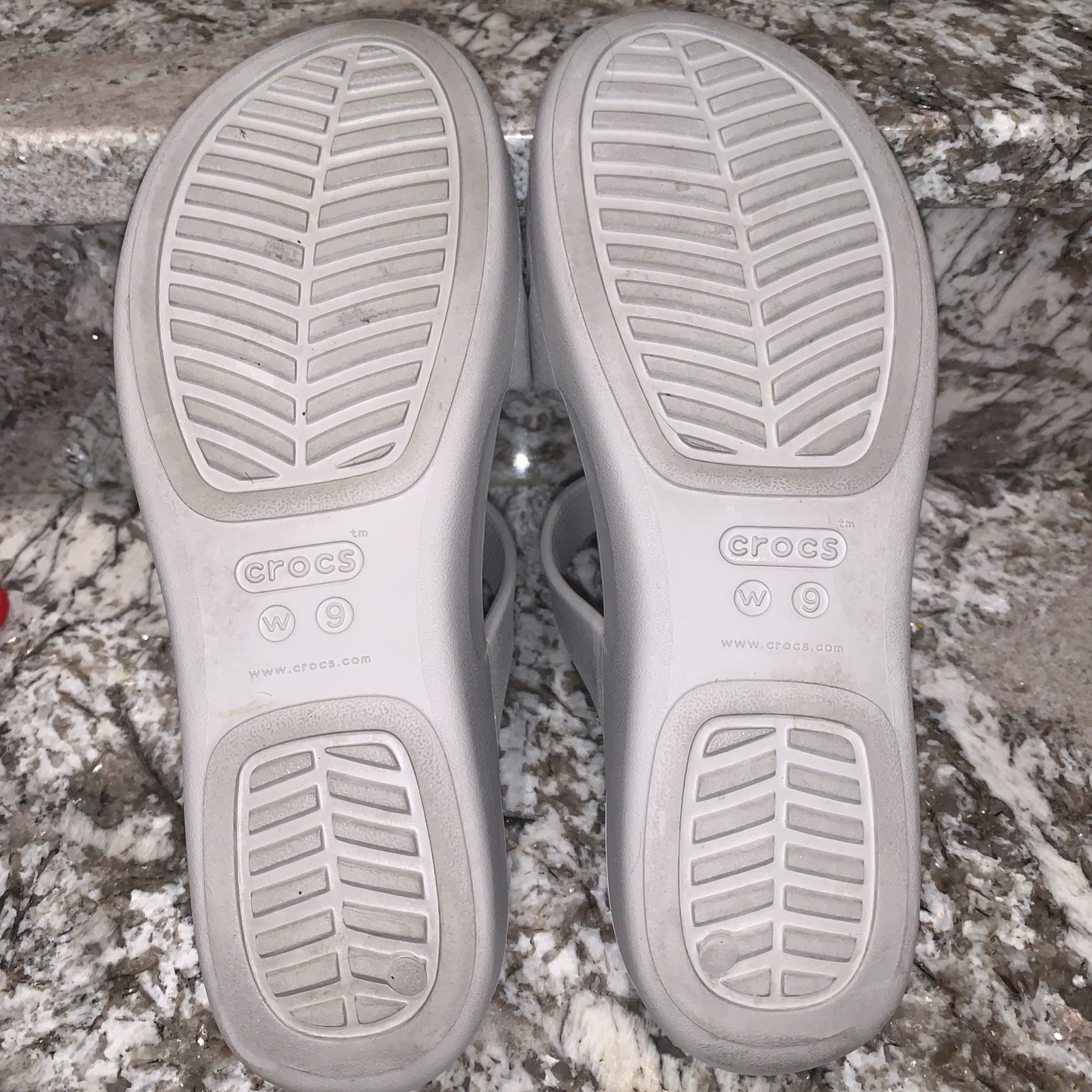 crocs womens 9 Beige Getaway Sandals Preowned