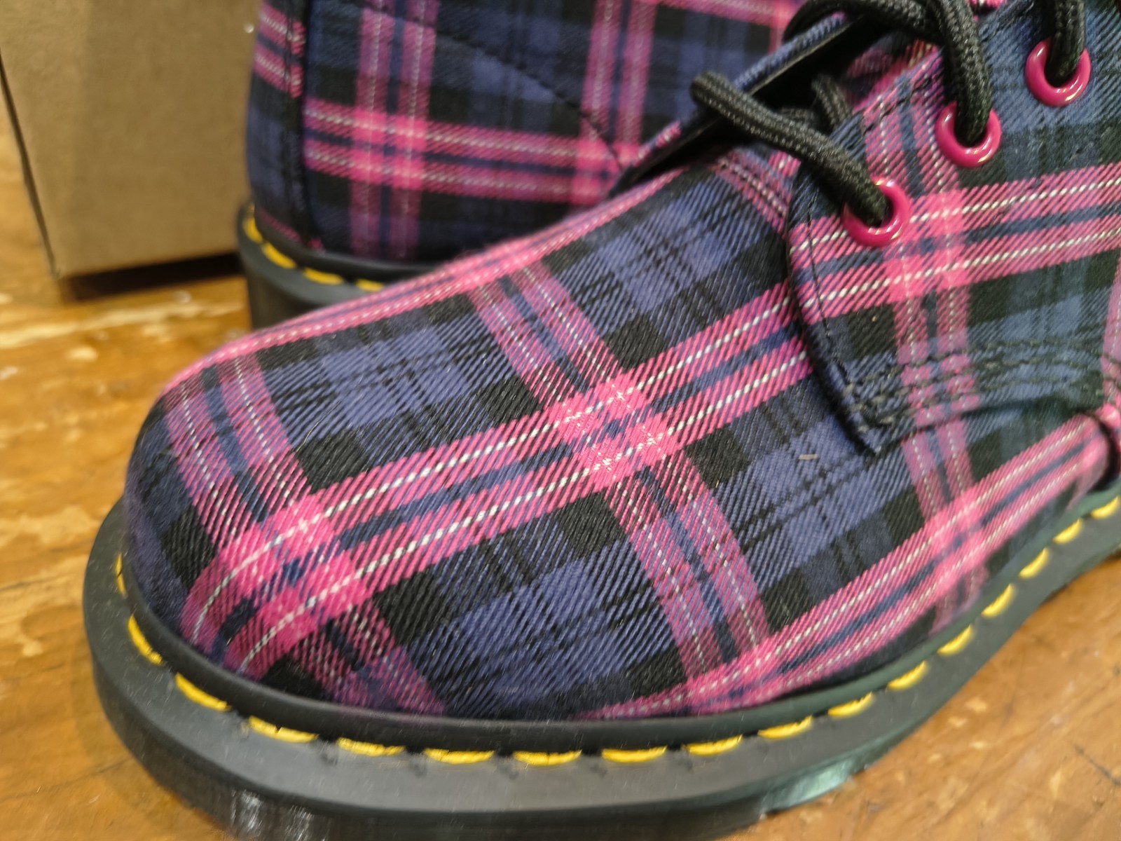 Dr. Martens 1460 Women’s Pink/Black Tartan Canvas Combat Ankle Boots US 9