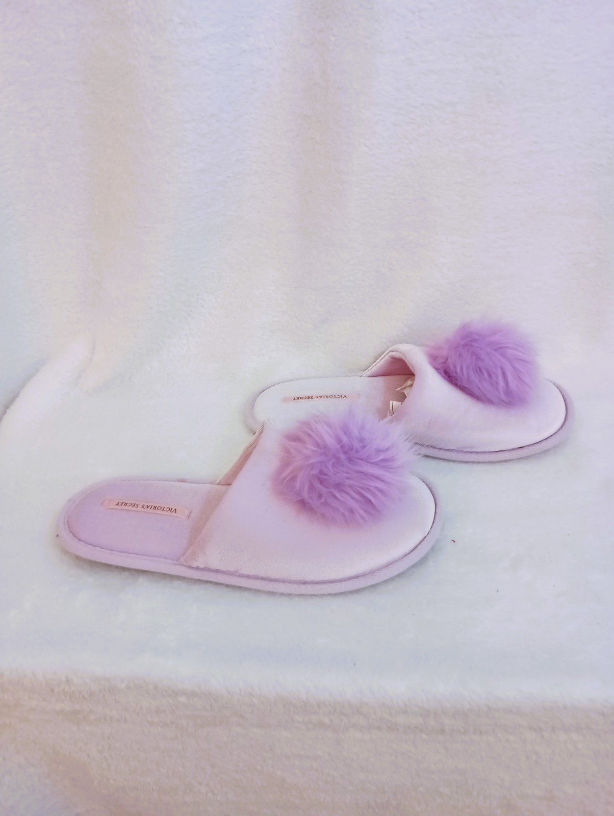 New Victoria’s Secret Pom Pom Velvet Lavender Slippers Sz M Medium