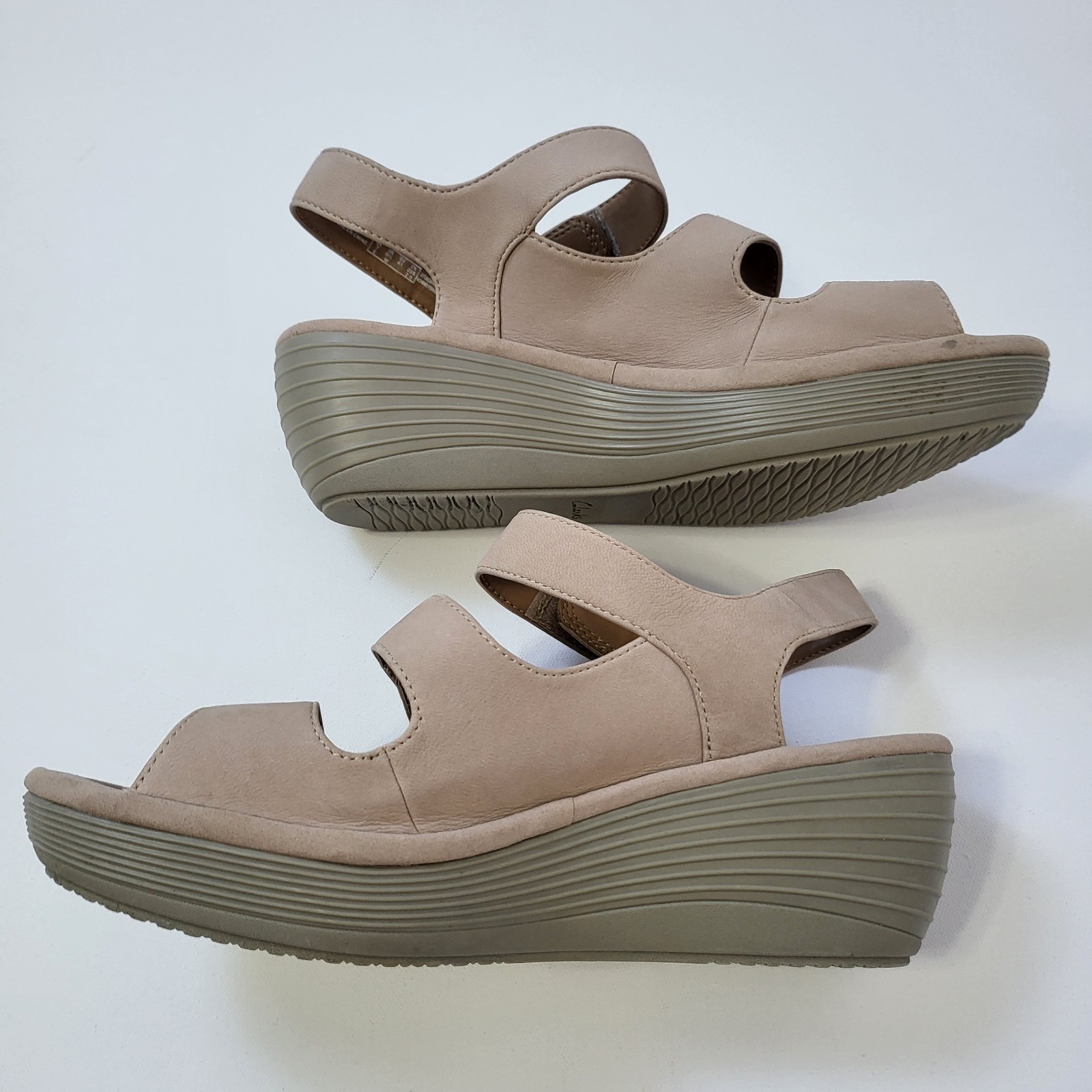 Clarks Size 9.5 W Soft Cushion Reedly Juno Wedge 2.5″ Heel Sandals Triple Strap