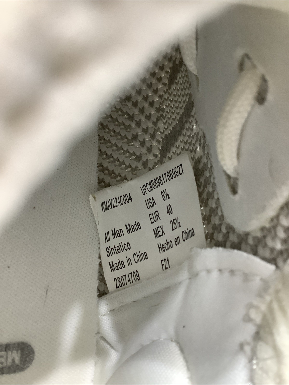 Womens Sz. 8.5M Avia White Knit Memory Foam Trainer Sneakers Ultra-Lightweight