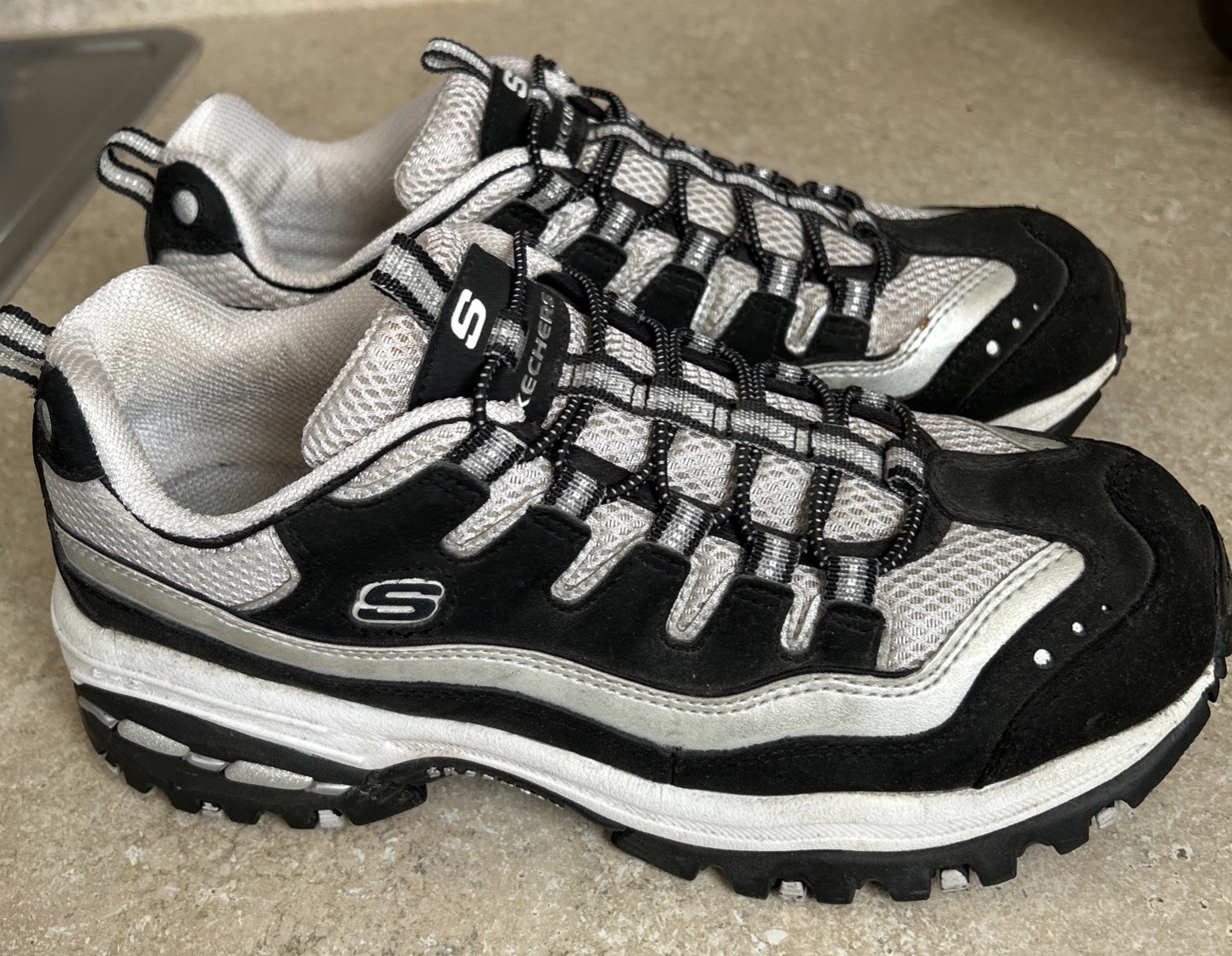 Skechers Women’s Sport Shoes, Black & Silver, Hands Free Step In, Size 9.5, EUC!