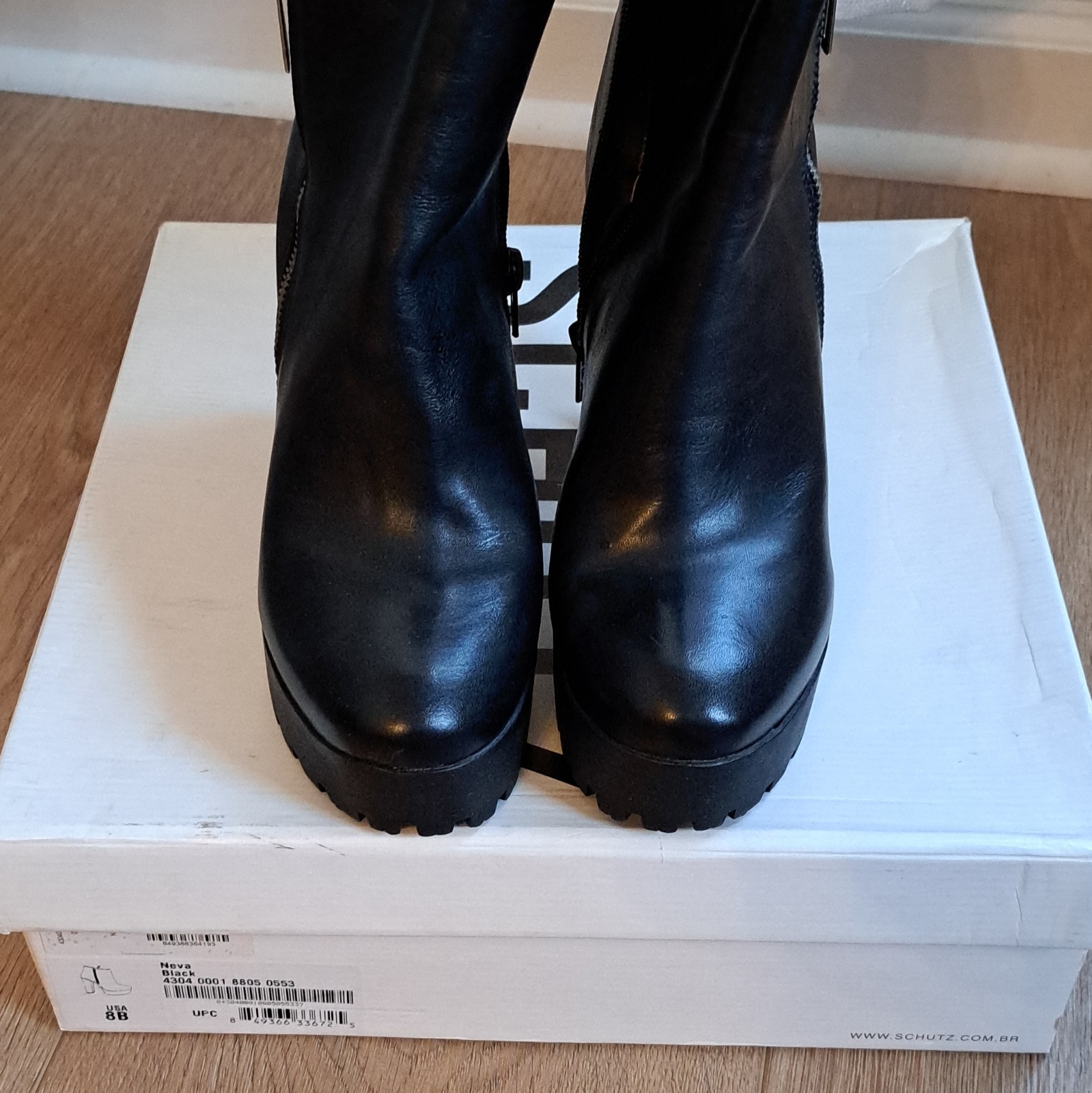 Schutz Neva Black Leather Platform Lug Sole Zip Ankle Bootie US 8B EU38