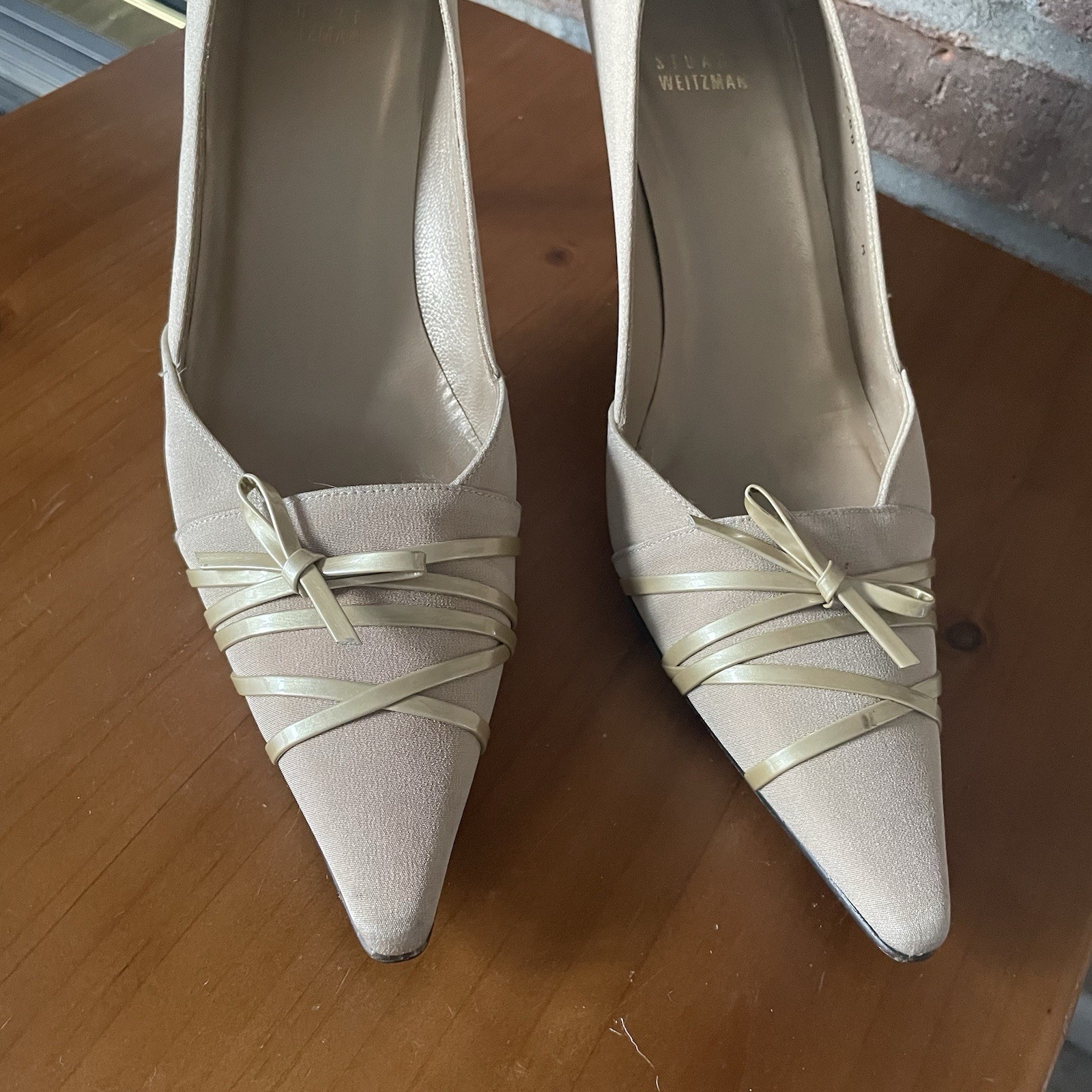 Stuart Weitzman Kitten Heel Evening Shoes Bow Women’s Size 10M Beige 3″ Heel