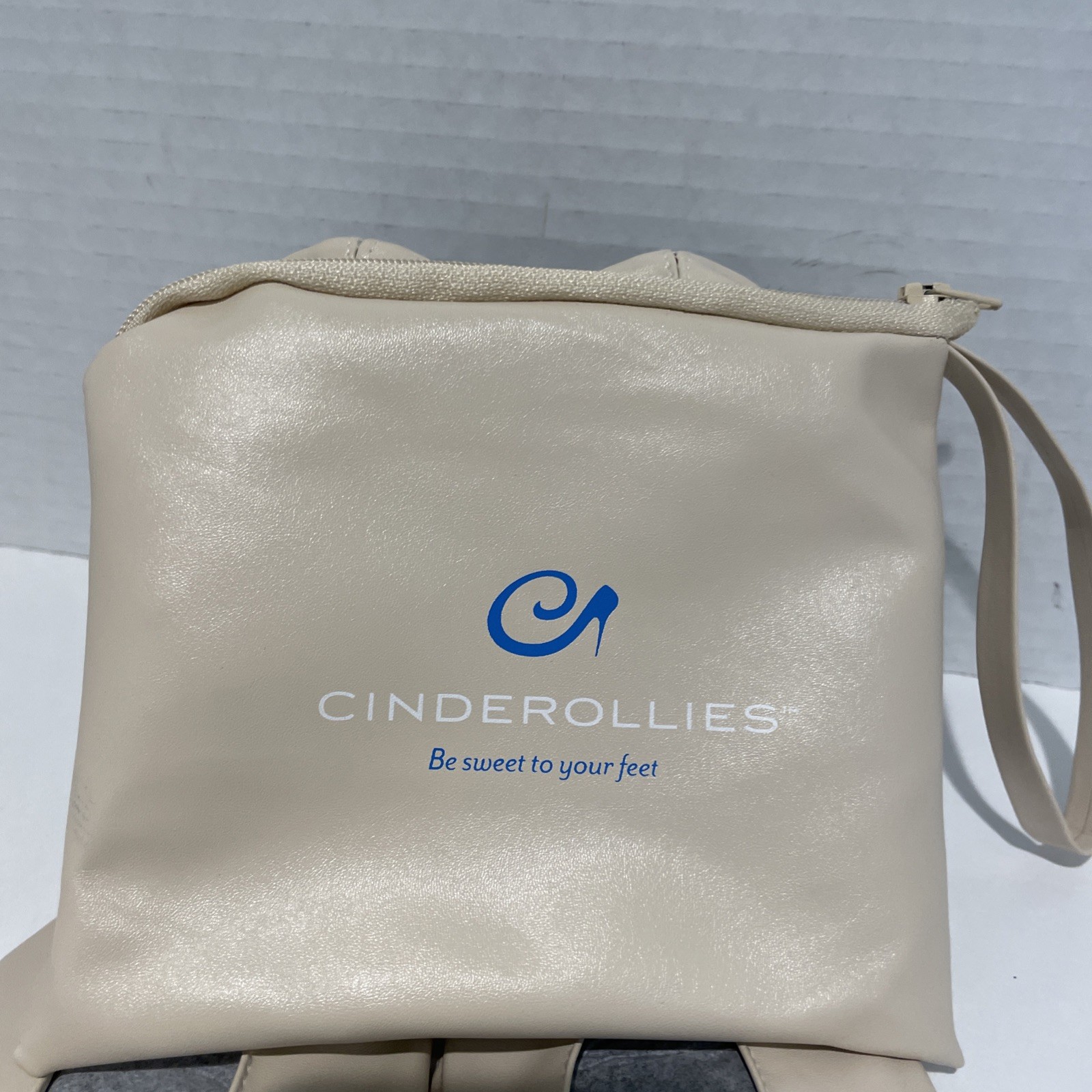 CINDEROLLIES Foldable Ballet Slippers Ivory Size M 7-8 Party Guest Travel NEW