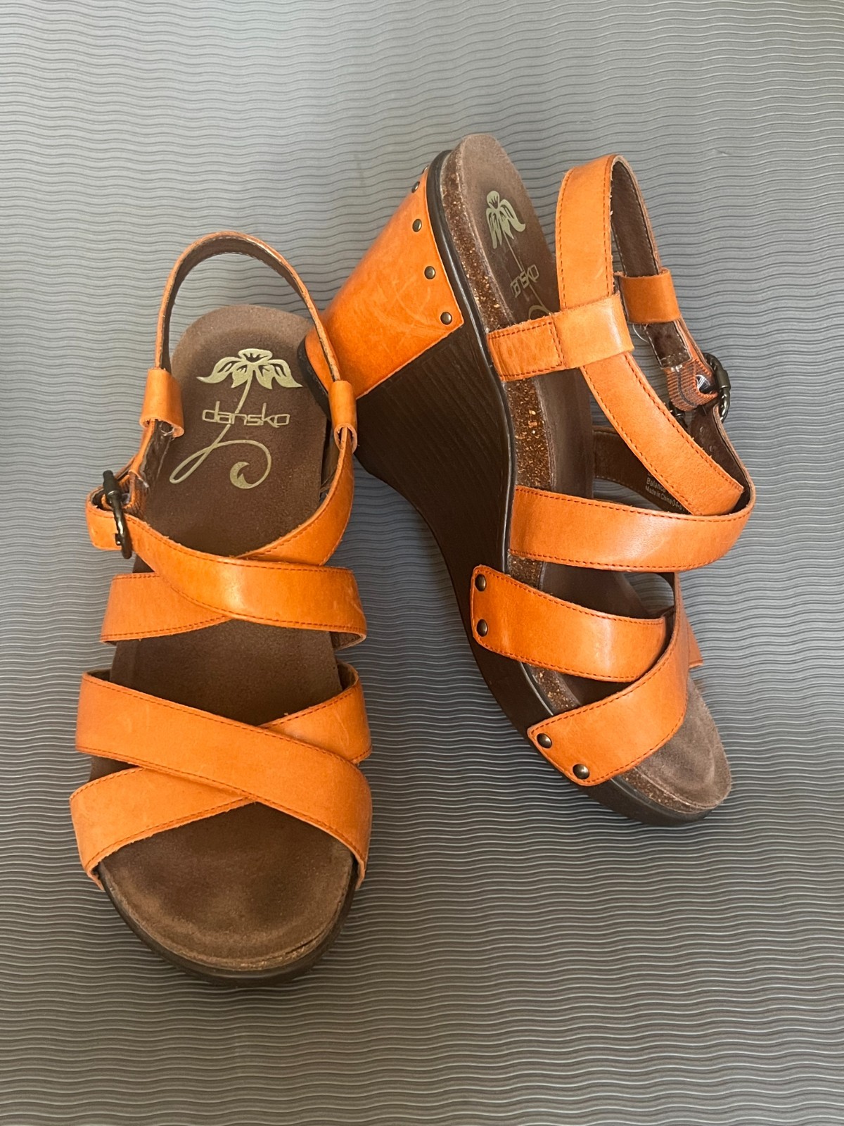 Dansko 1907847800 Frida Sandal Orange Strappy Open Toe Wedge Sandals Sz 38