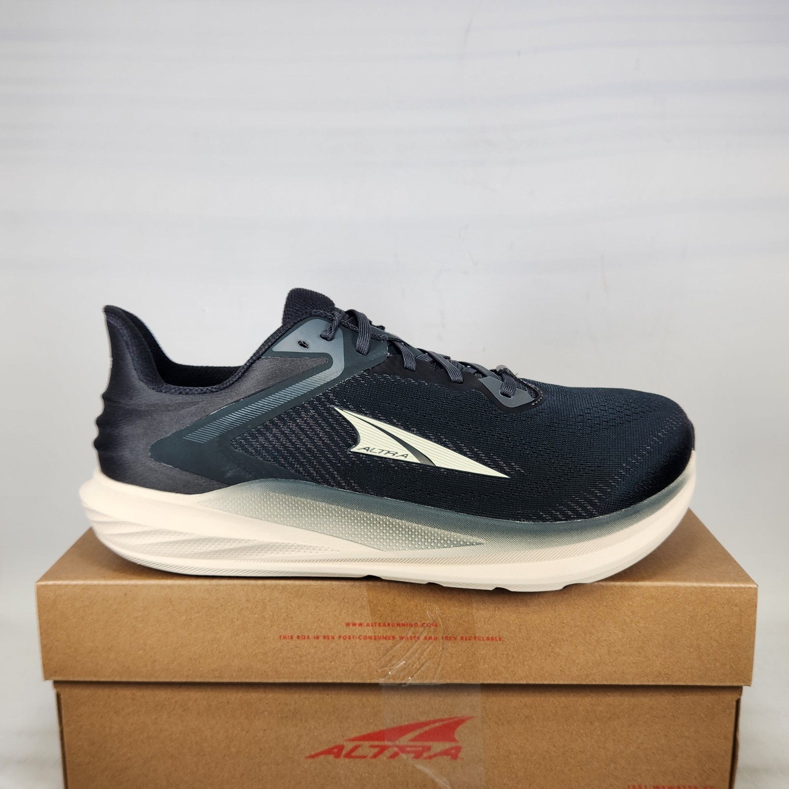Size 7 – Altra Torin 8 – Black / White – Womens
