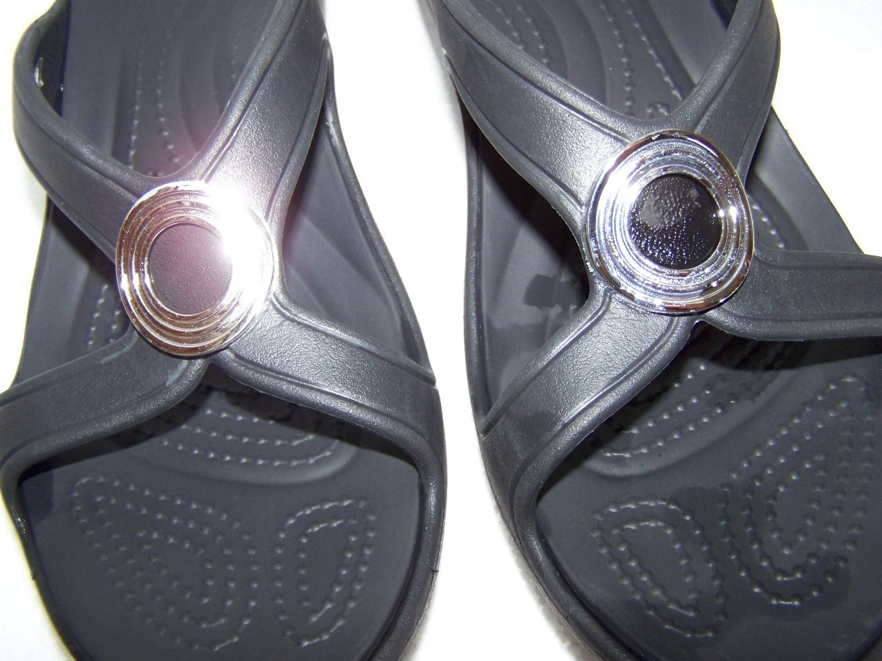 CROCS Silver Ring Black 2″ Wedge Sandals Comf Slides NOT THONGS Size 9 NexToNEW