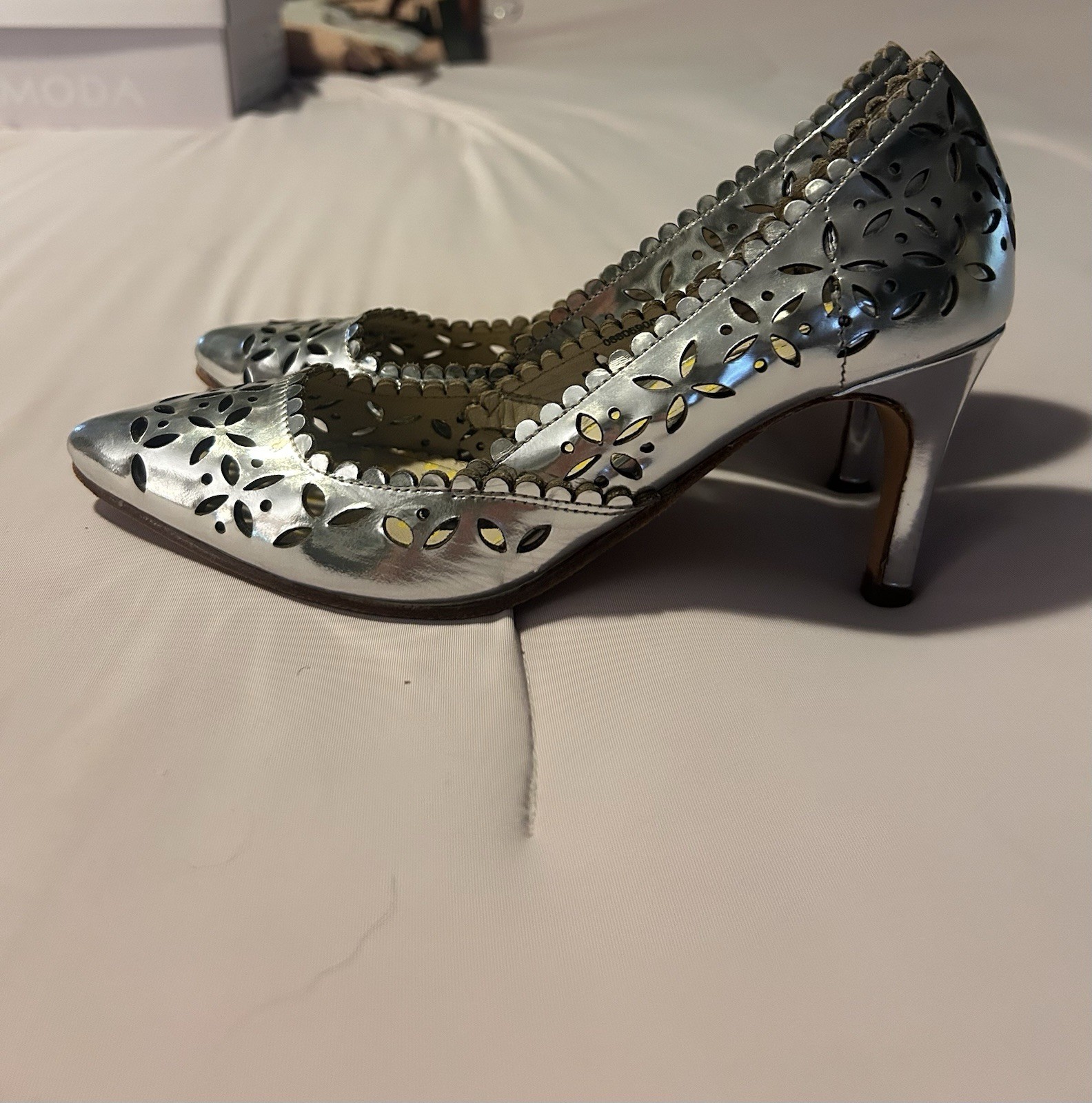 Boden Women’s Silver Leather Cut-Out Scalloped Pointed Toe Slip-On Pumps US 6